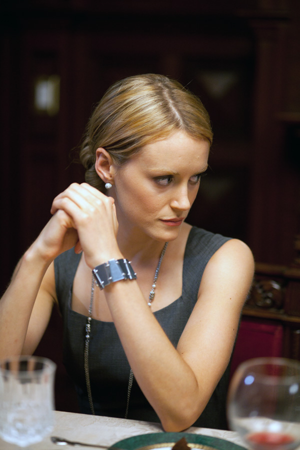 Photo of Dagny Taggart (Taylor Schilling) wearing the Rearden Metal bracelet